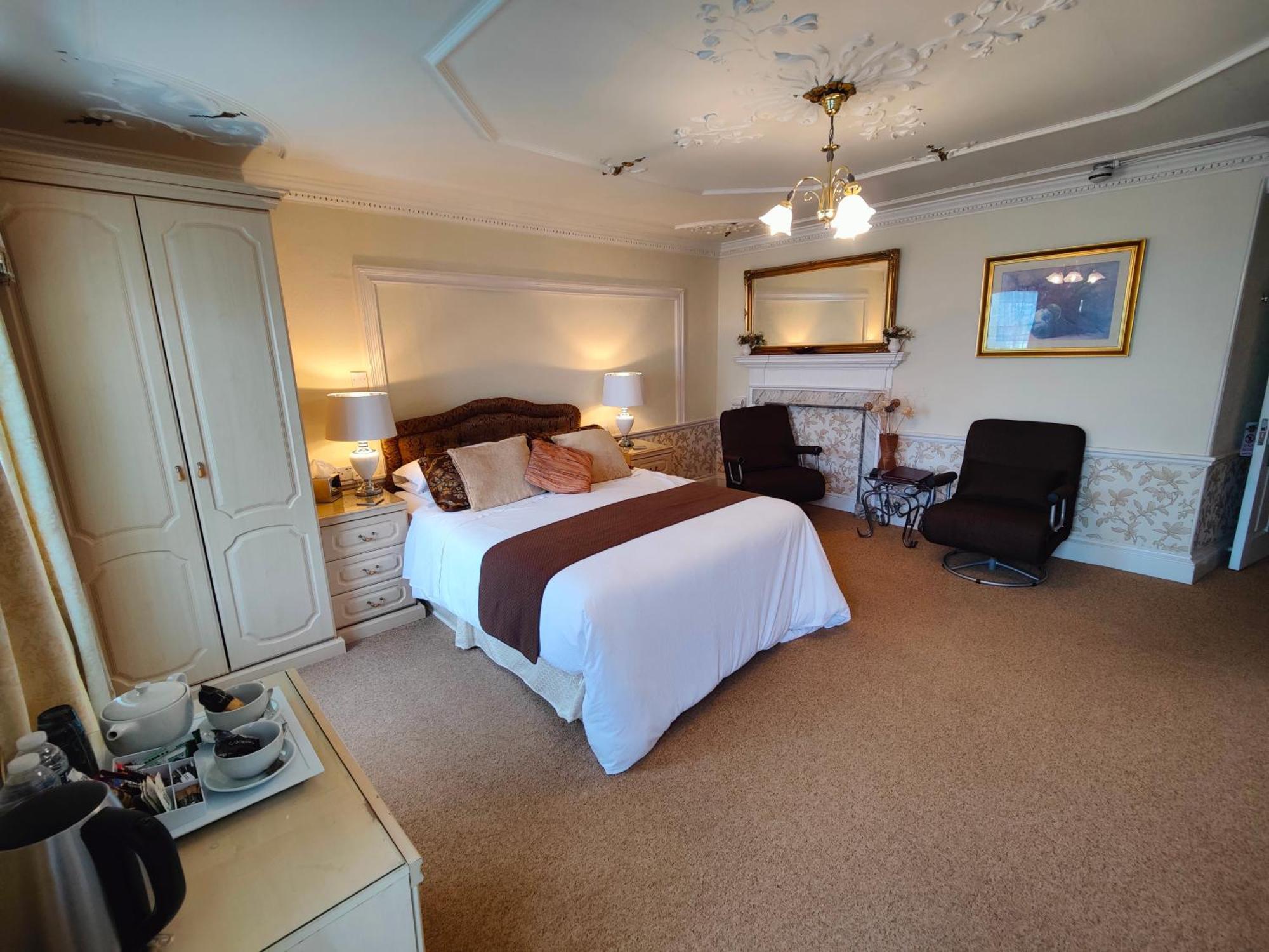 The Pack O' Cards Hotel Combe Martin Exterior photo