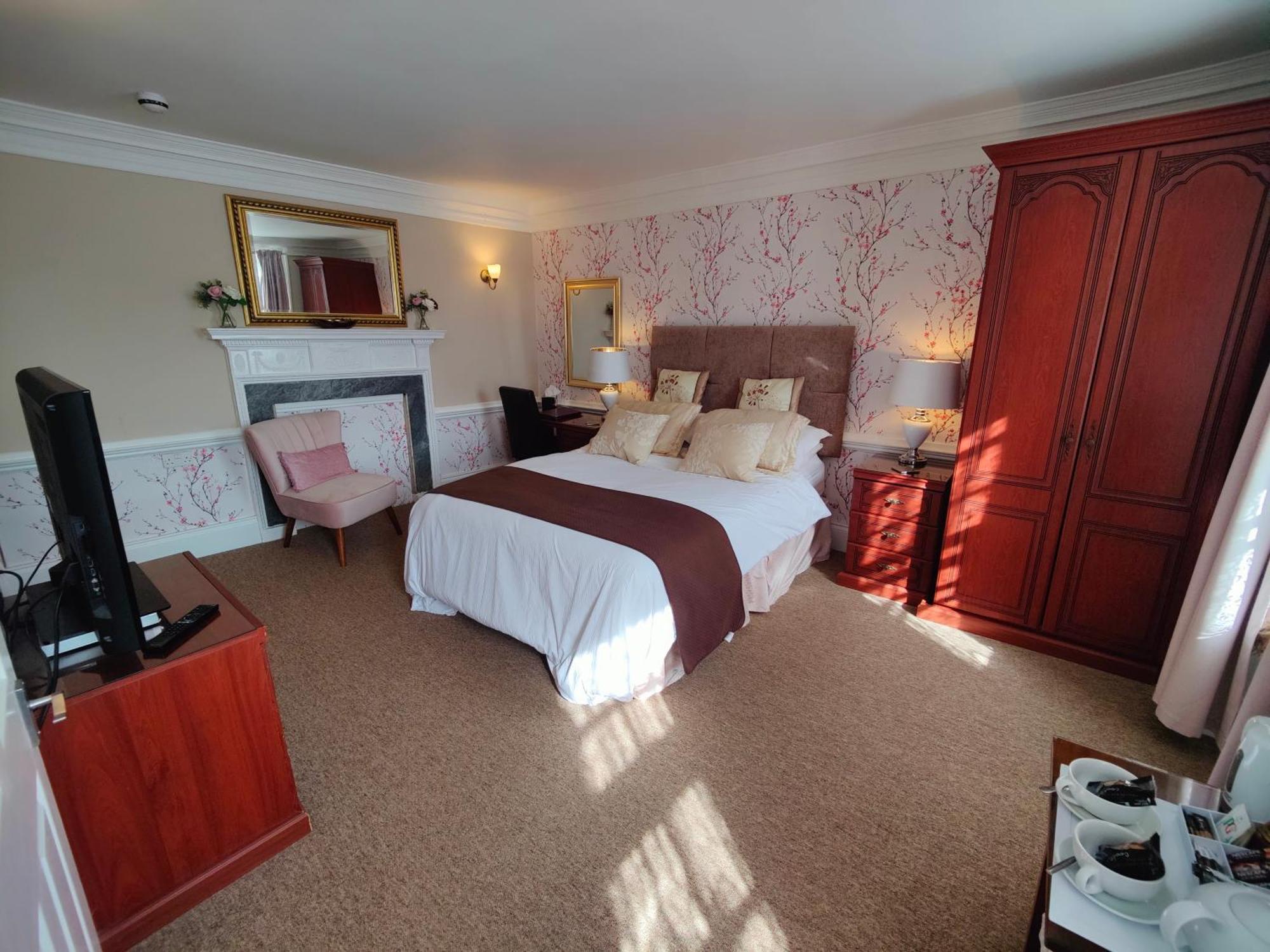 The Pack O' Cards Hotel Combe Martin Exterior photo