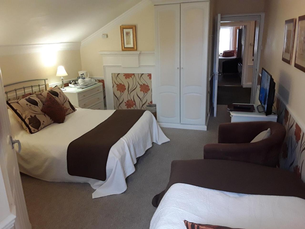 The Pack O' Cards Hotel Combe Martin Exterior photo